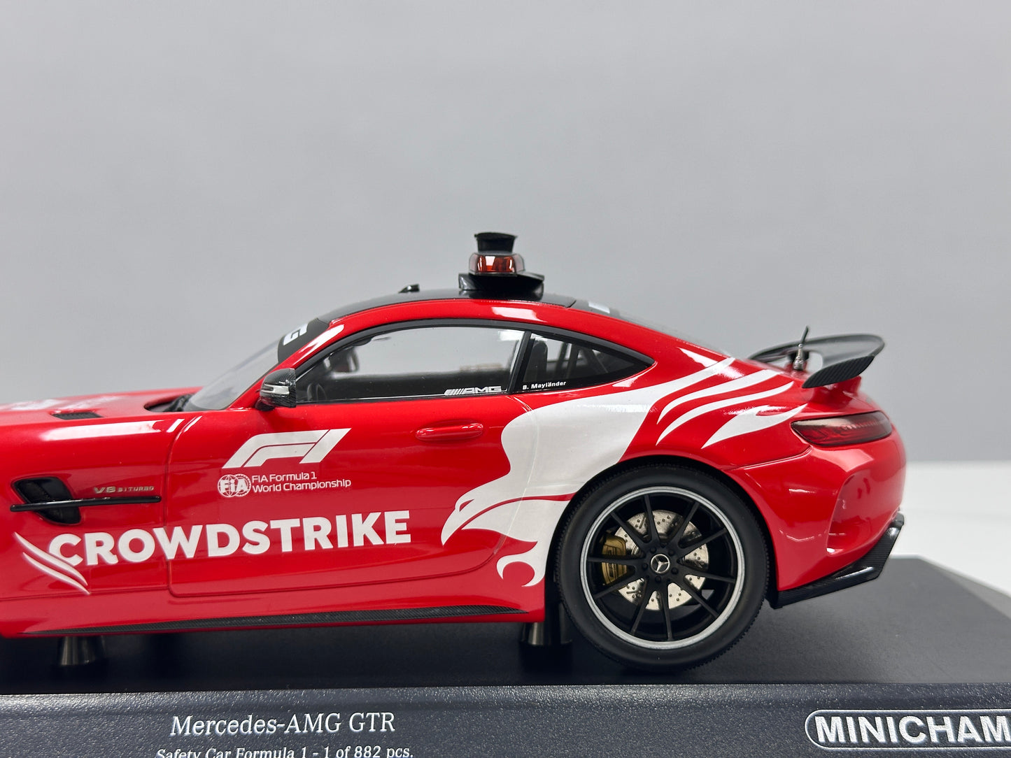 MINICHAMPS 1/18 Mercedes-AMG GT-R F1 Safety Car 2021 Red Livery 155036095