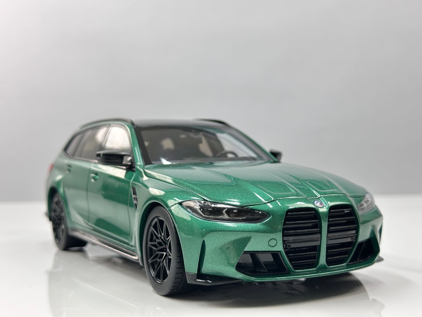 TSM MODEL 1/18 BMW M3 Touring (Isle of Man Green) TSM181030