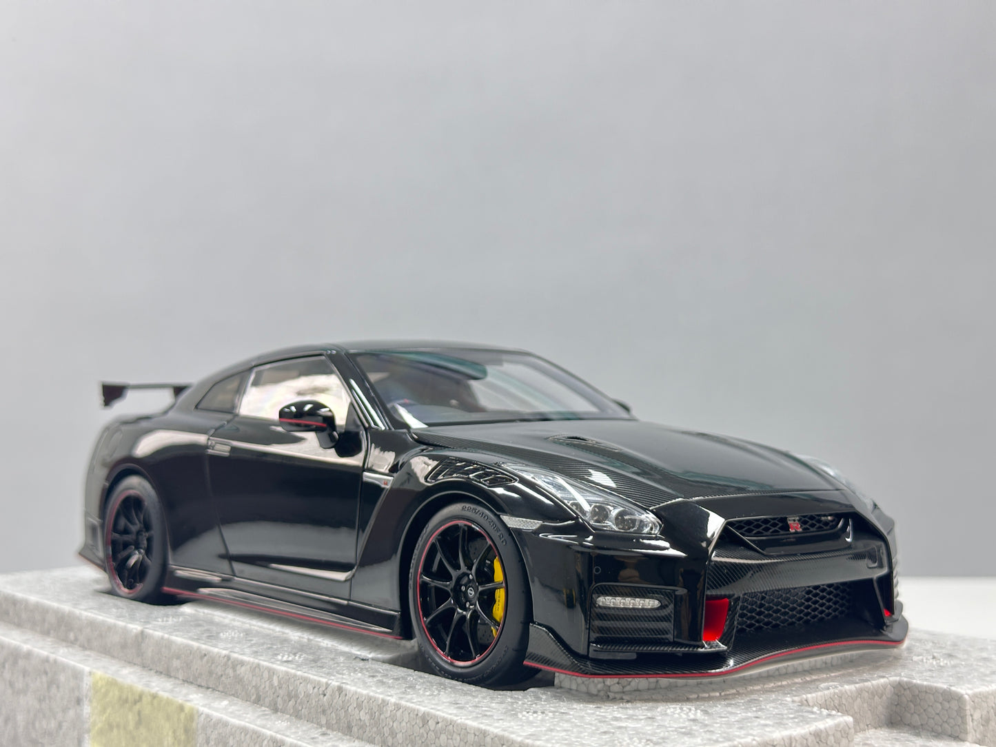 MOTORHELIX 1/18 Nissan GT-R NISMO (R35) Special Edition 2022 – Meteor Flake Black (MH379)