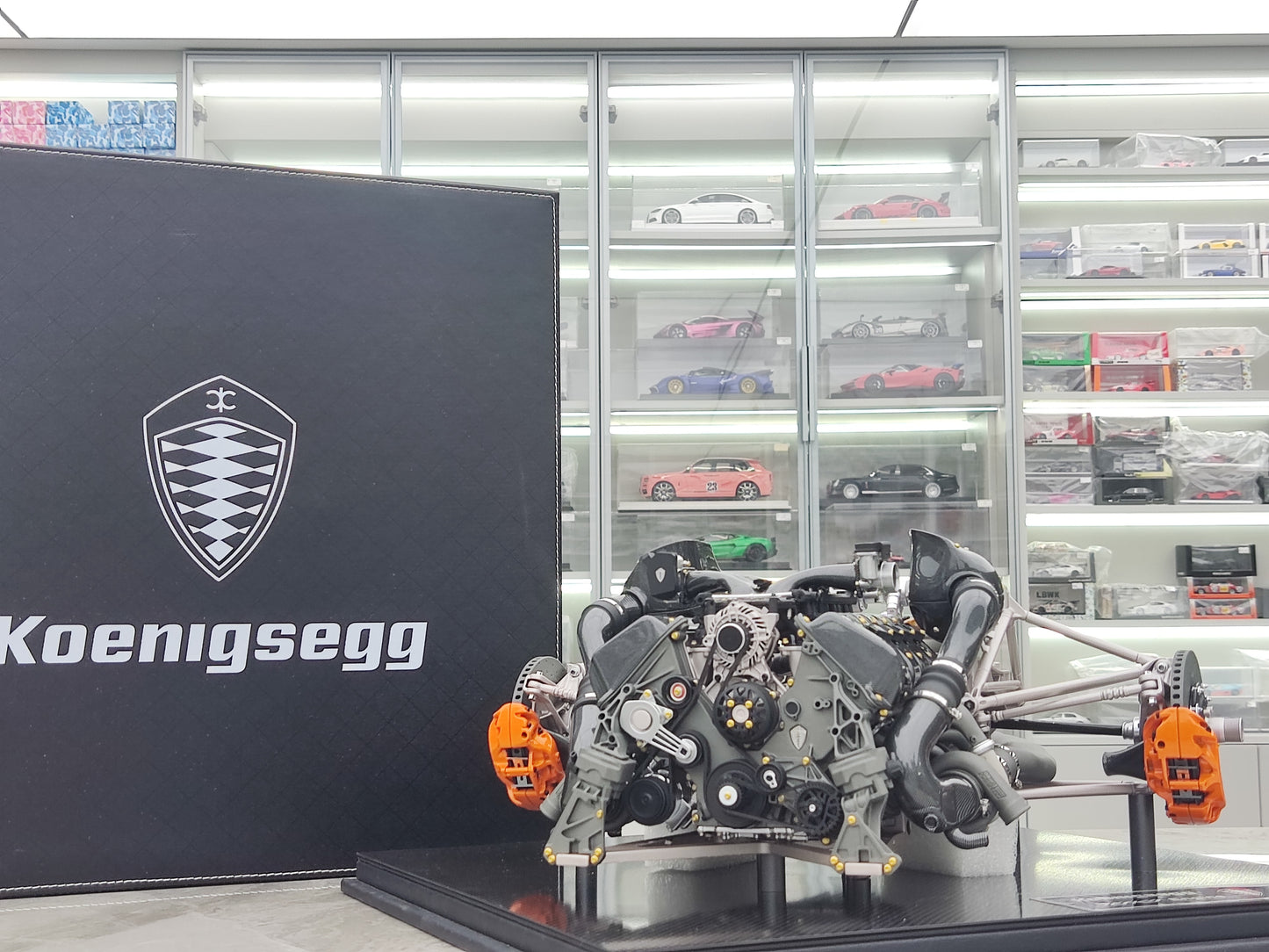 FRONTIART 1/6 Koenigsegg Jesko Engine Black Green FA087