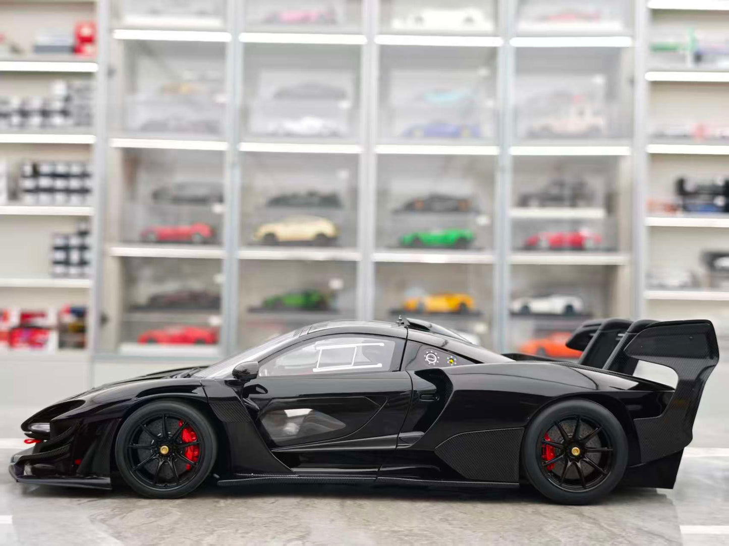 Autoart 1/18 McLaren Senna GTR Black 81954