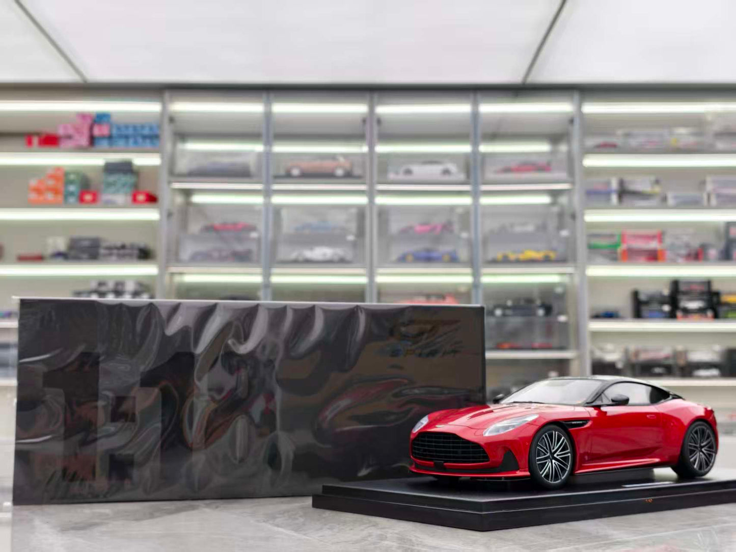 GT Spirit 1/18 ASTON MARTIN DB12 HYPER RED GT936