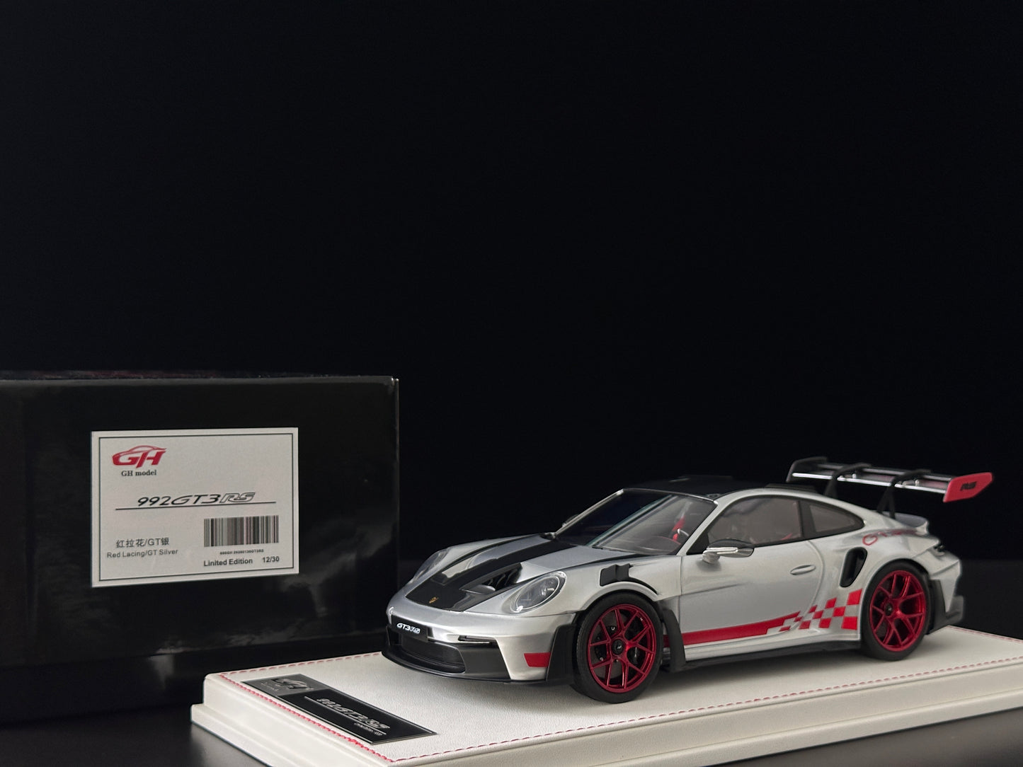 GH MODEL 1/18 Porsche 992 GT3RS Red Seals/GT Silver GH014
