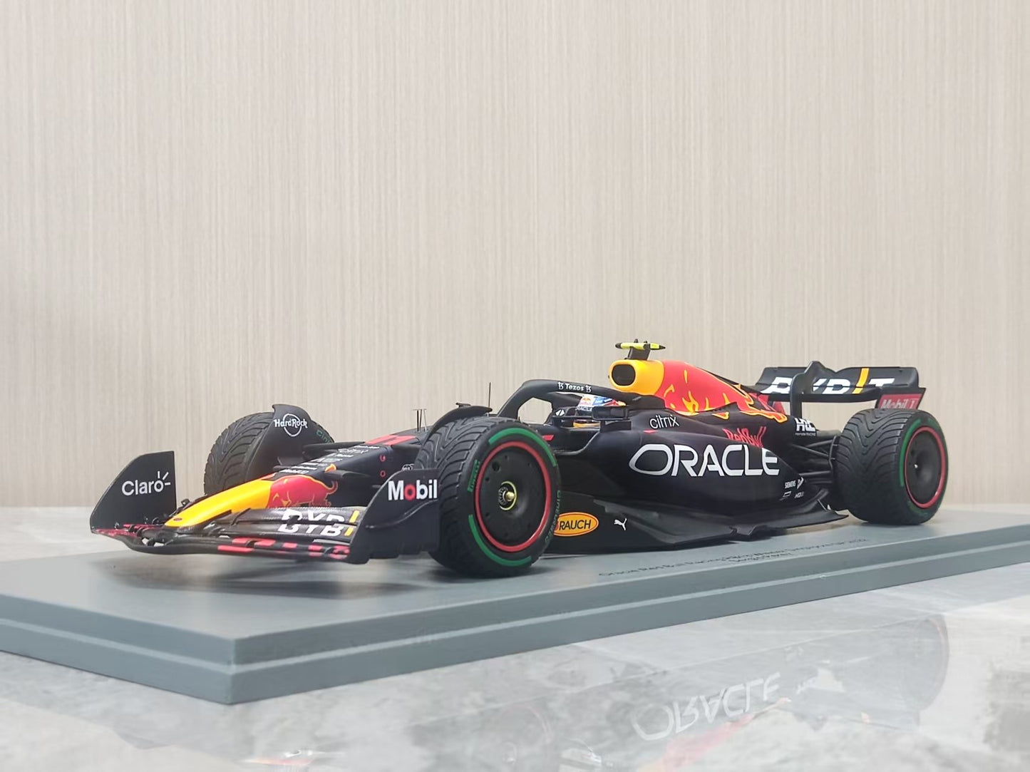 SPARK 1/18 Oracle Red Bull Racing RB18 (18S778)