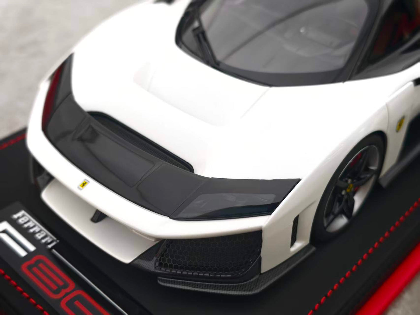 MR 1/18 Ferrari F80 Italian White FE045C