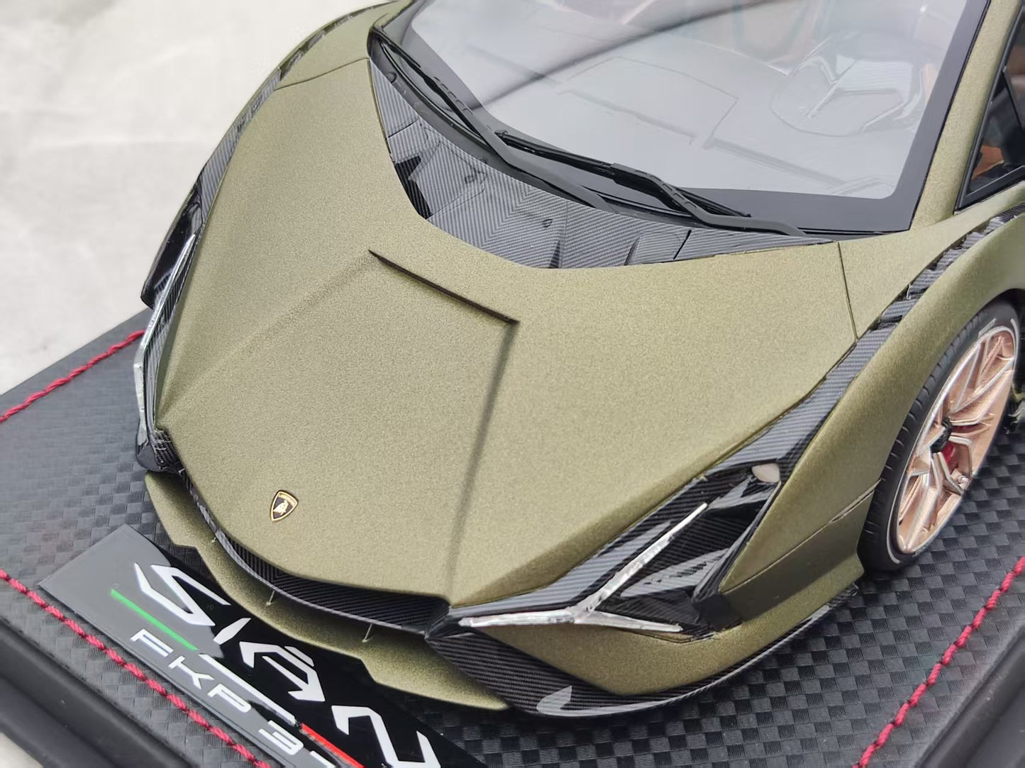 MR 1/18 Lamborghini SIAN FKP 37 Army Green LAMBO042