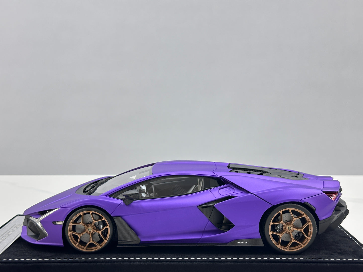 HH Model 1/18 Lamborghini Revuelto Matte Purple HH618