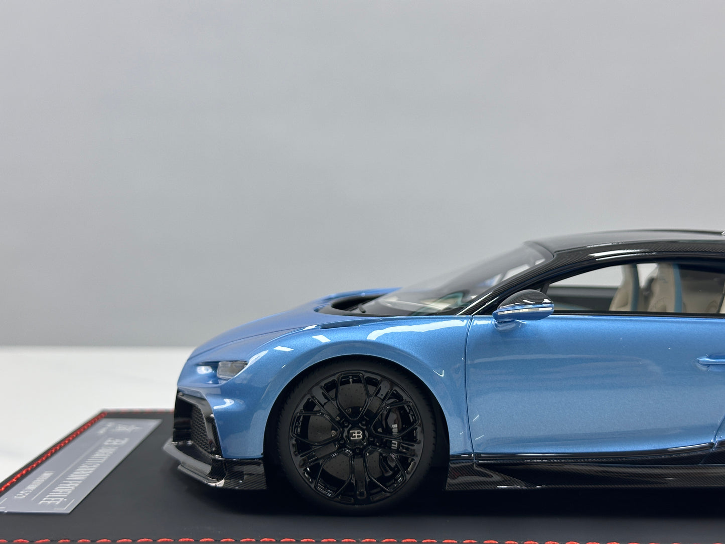 BBA MODEL 1/18 Bugatti Chiron Profilée – Ice Blue (BBA071)