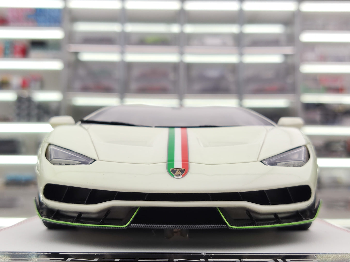 TE 1/18 Lamborghini Centenario Pearl White/Fluorescent Green Simulated Car Model JS-TE001