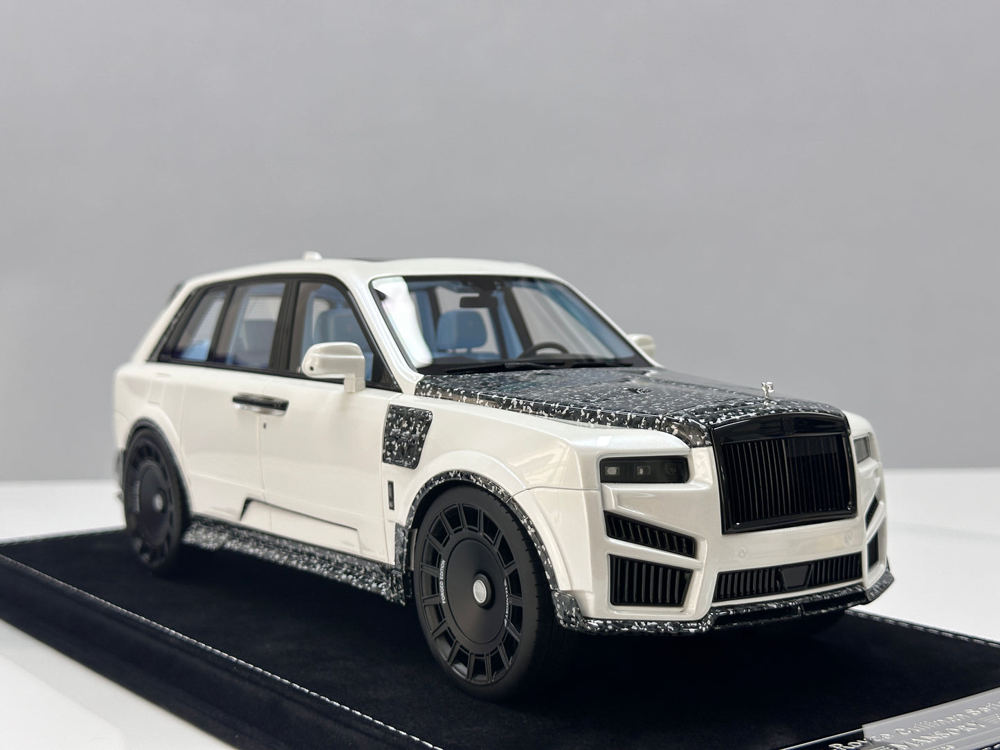 HH MODEL 1/18 Rolls-Royce Cullinan Series II MANSORY Pearl White HH698
