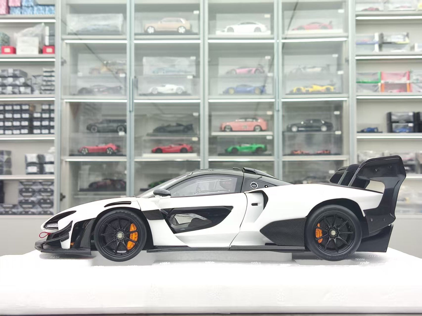 LCD 1/18 McLaren Senna GTR White LCD18016-WH