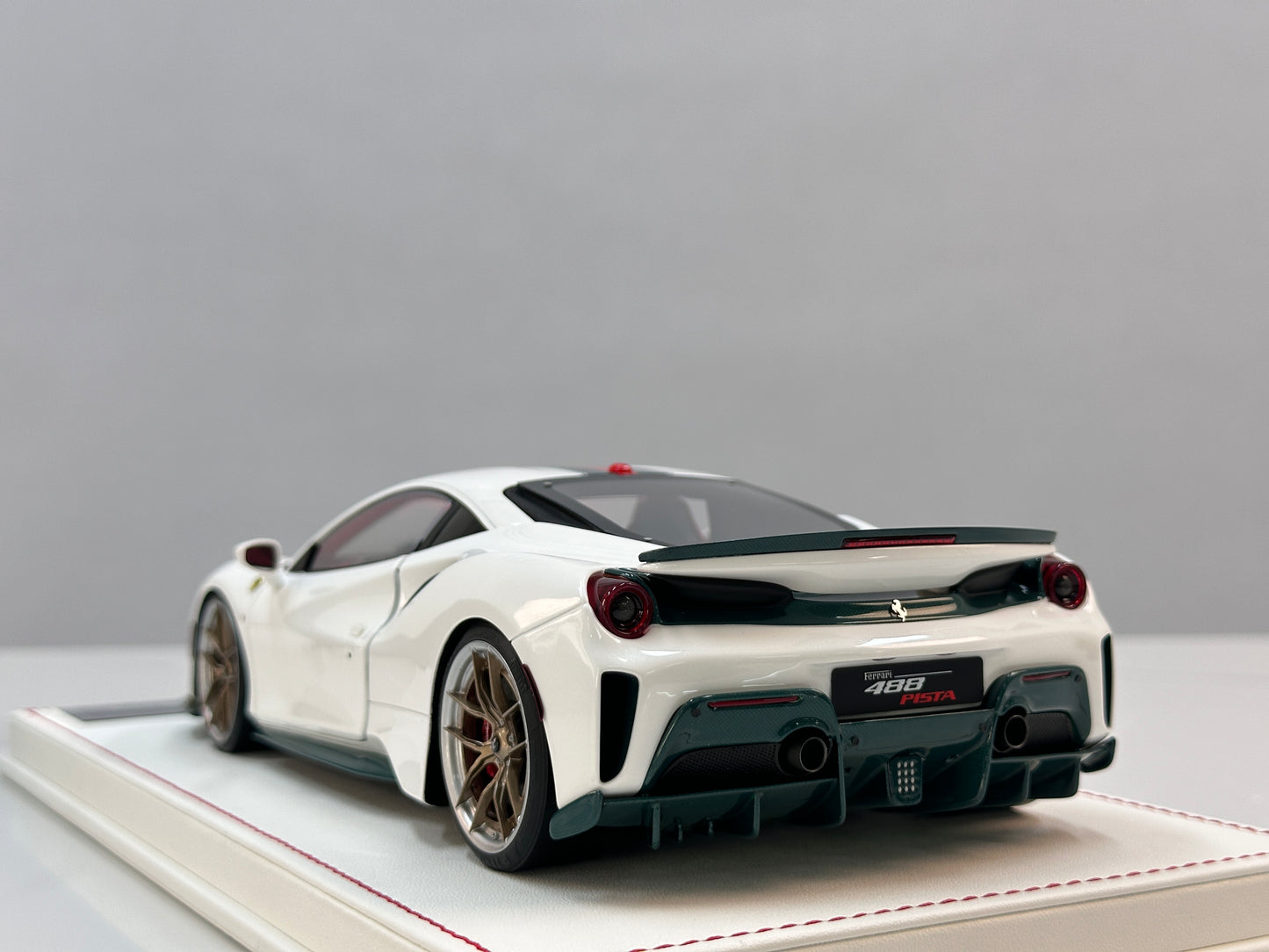 DM Pro 1:18 Ferrari 488P (White Base) — Style D: GUCCI Edition — Fully Opening Resin Model (DGP004A)