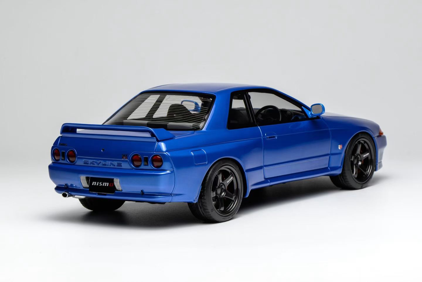 MOTORHELIX 1/18 Nissan Skyline GT-R (R32) Diecast Model