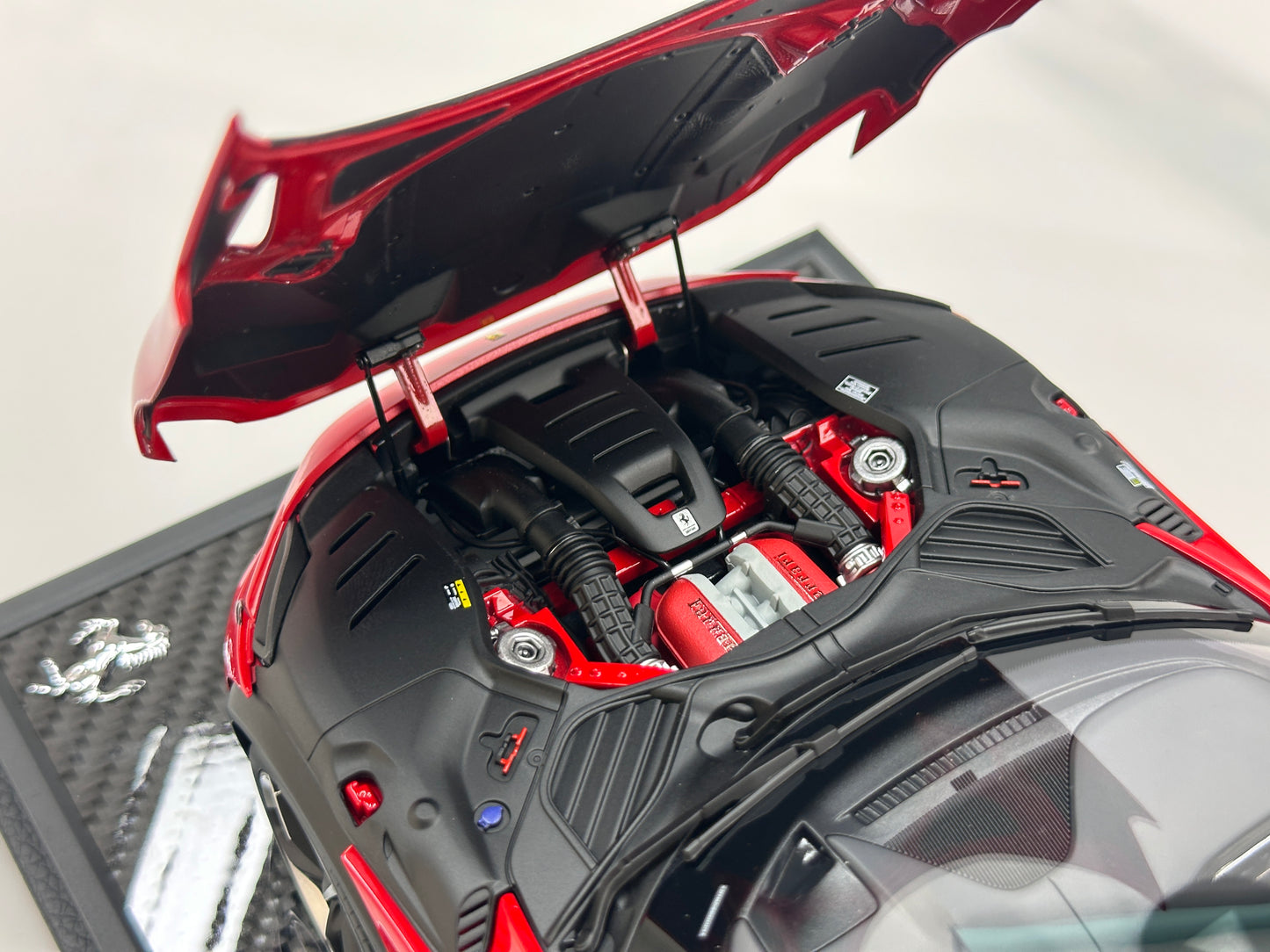 BBR 1/18 Ferrari Purosangue – Black Roof Version Carbon Fiber Base Standard Red (HE180052ACH)