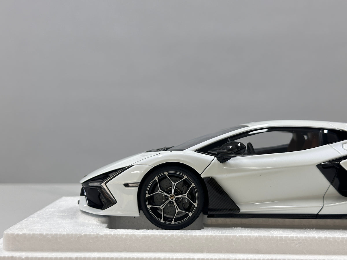 LCD 1/18 Lamborghini Revuelto – Die-cast Model with Fully Opening Parts – White (LCD18026-WH)