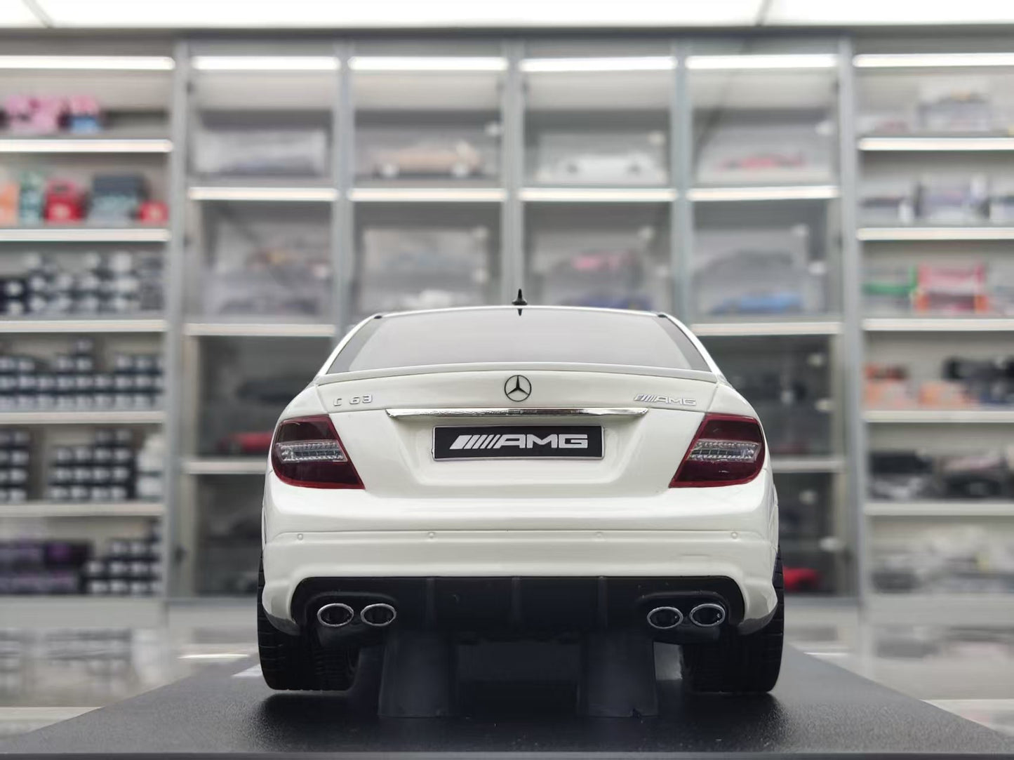 GT Spirit 1/18 Mercedes-Benz C63 AMG Diamond White GT928