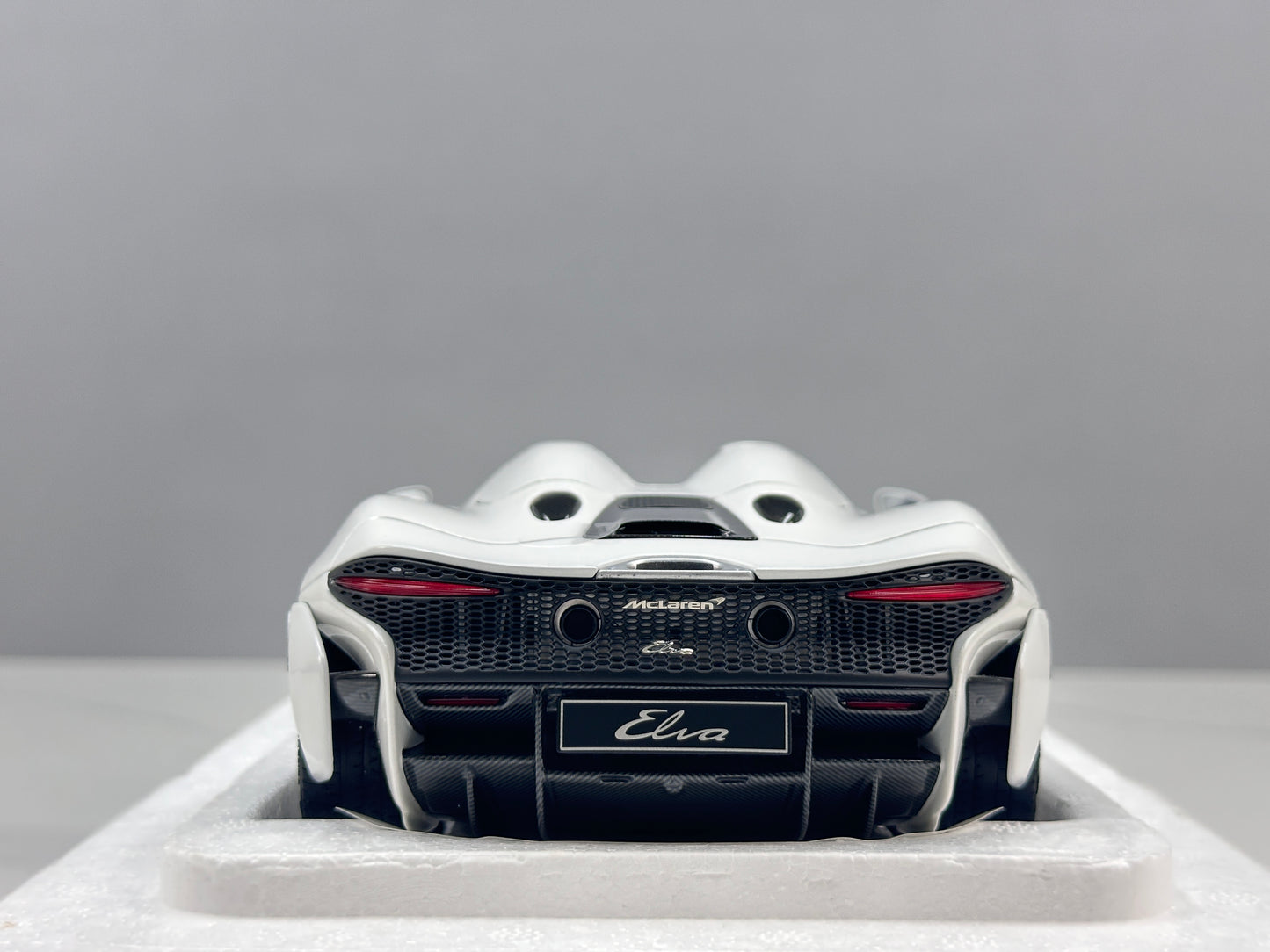 LCD 1/18 McLaren Elva Die-cast Model – Pearl White with Blue Interior (LCD18015-WH)