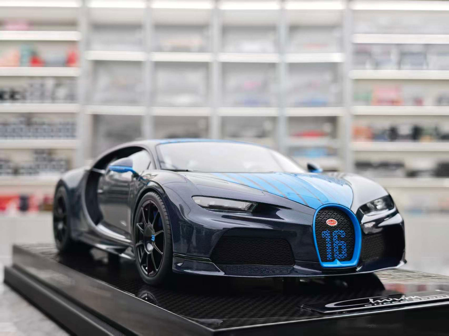 MR 1/18 Bugatti Chiron Super Sport Carbon Blue BUG012F