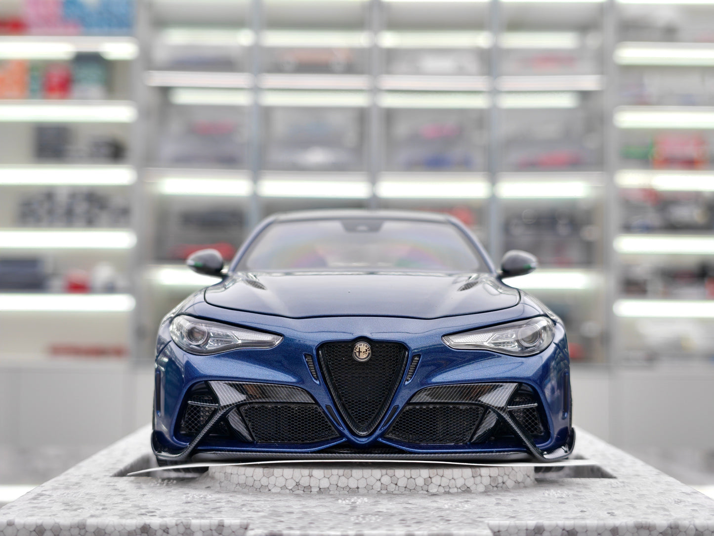 MOTORHELIX 1/18 Alfa Romeo Giulia GTA Monte Carlo Blue MH329