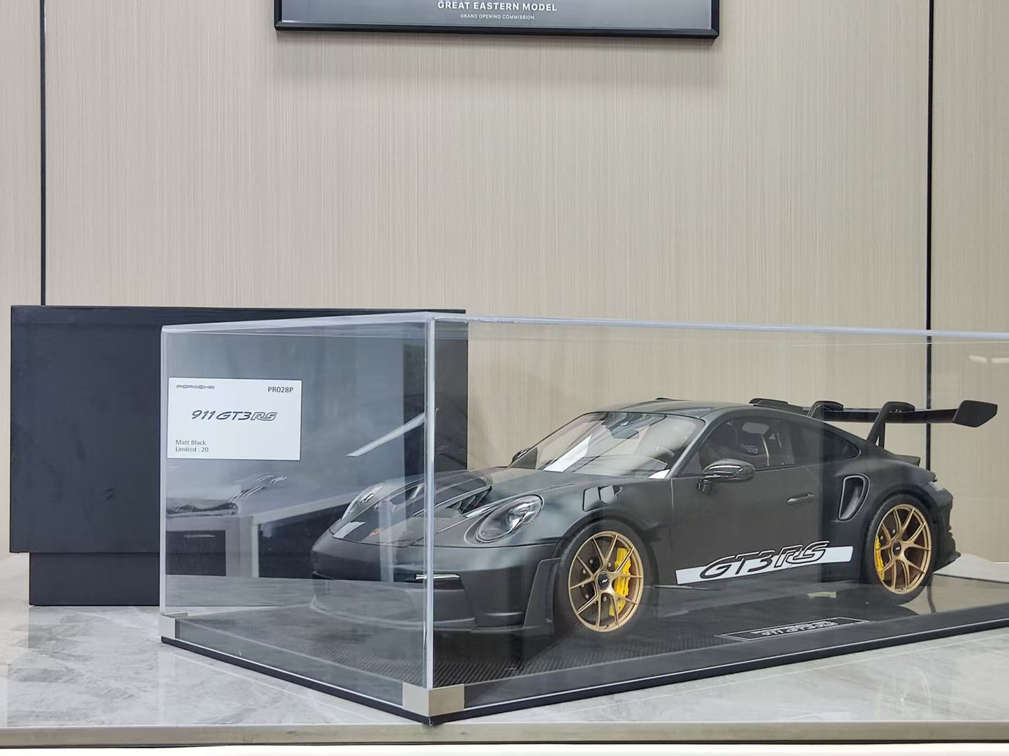 DINOMODEL 1/8 Porsche 992 GT3 RS – Matte Black (PR028P)