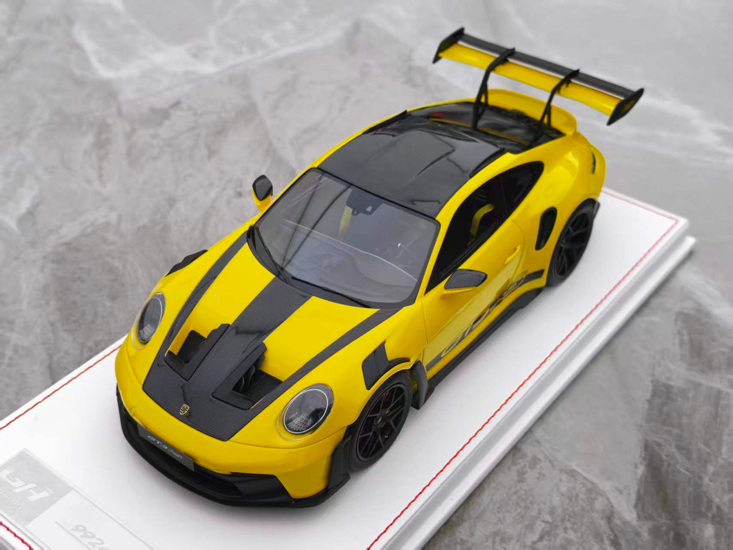 GH MODEL 1/18 Porsche 992 GT3RS Yellow GH011