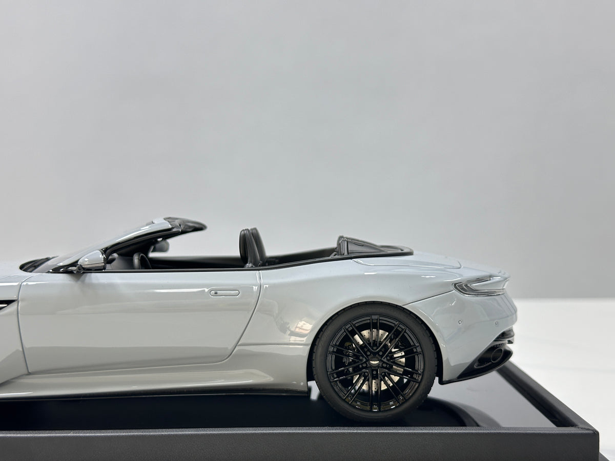 MOTORHELIX 1/18 Aston Martin DB12 Volante (Convertible) - Porcelain Grey - MH396