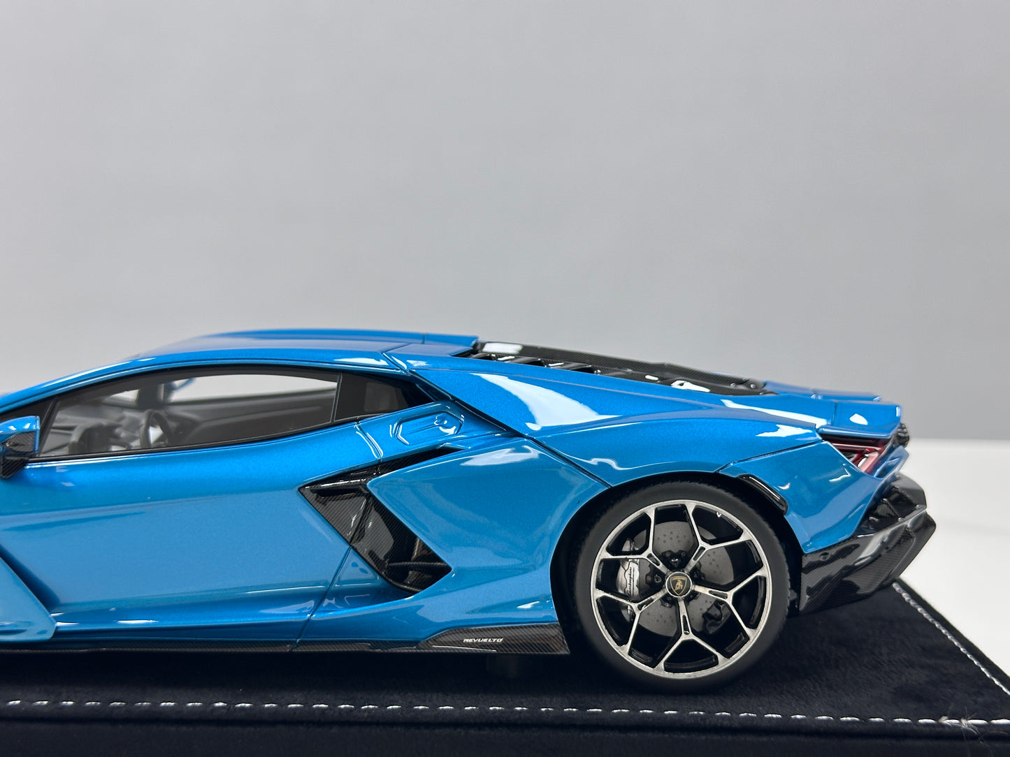 HH Model 1/18 Lamborghini Revuelto 40th Anniversary Blue HH619