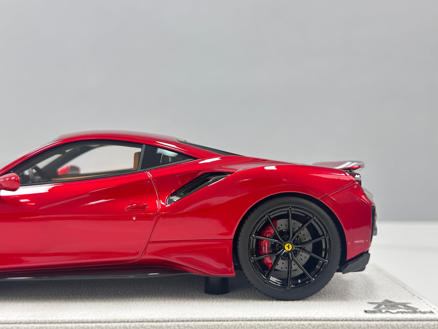 BBA Modelo 1/18 Ferrari 488 Pista Rojo BBA091