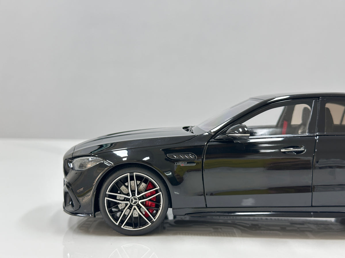 NZG 1/18 Mercedes-AMG C63 S E-Performance Gloss Black (111200050)