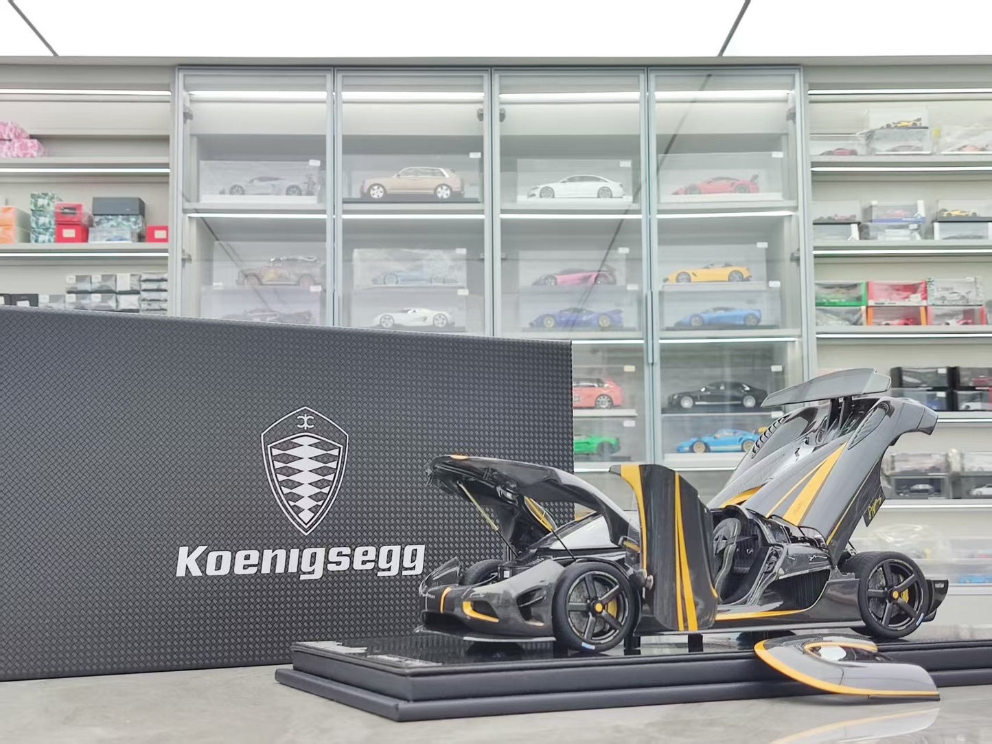 FRONTIART 1/18 Koenigsegg Agera S Hundra 7100 Carbon Gold Resin Full Opening FA187