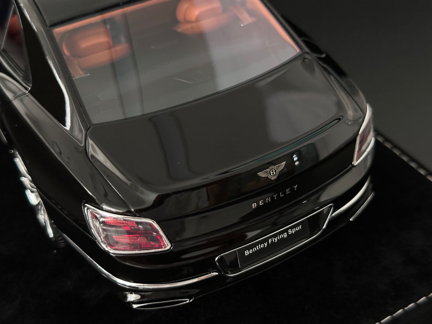 HH Model 1/18 Bentley Flying Spur Diamond Black HH627