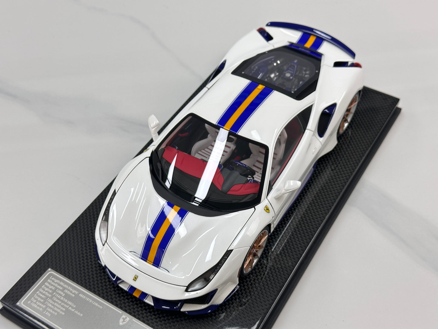 DM Pro 1:18 Ferrari 488 pista  – Black Base, Style E – White – Full-Opening Resin Model (DGP005B)