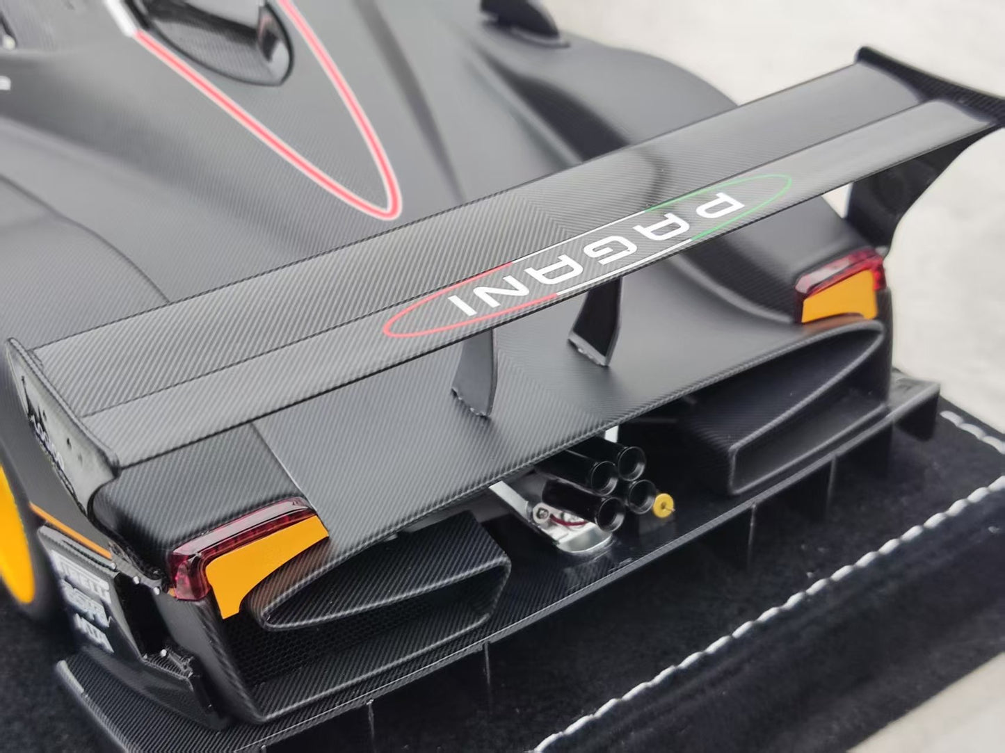 HH Model 1/18 Pagani Zonda R & Evolution Specials Nürburgring Record Edition HH563