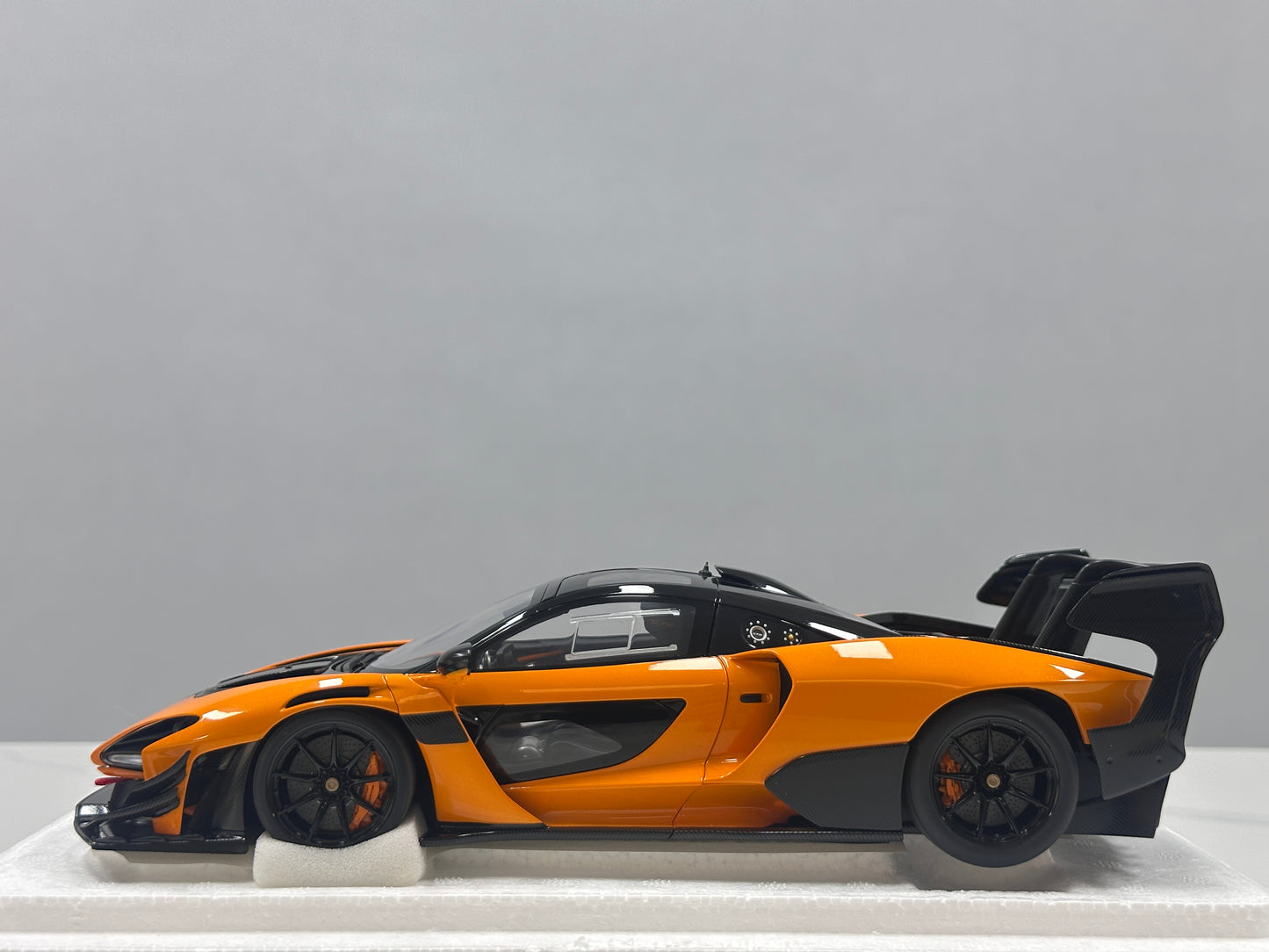 AUTO Art 1/18 McLaren SENNA GTR Orange 81956