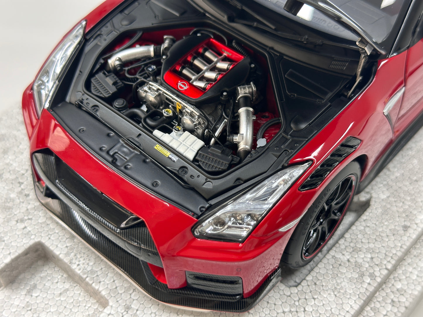 MOTORHELIX 1/18 Nissan GT-R NISMO (R35) Special Edition 2022 Vibrant Red MH367