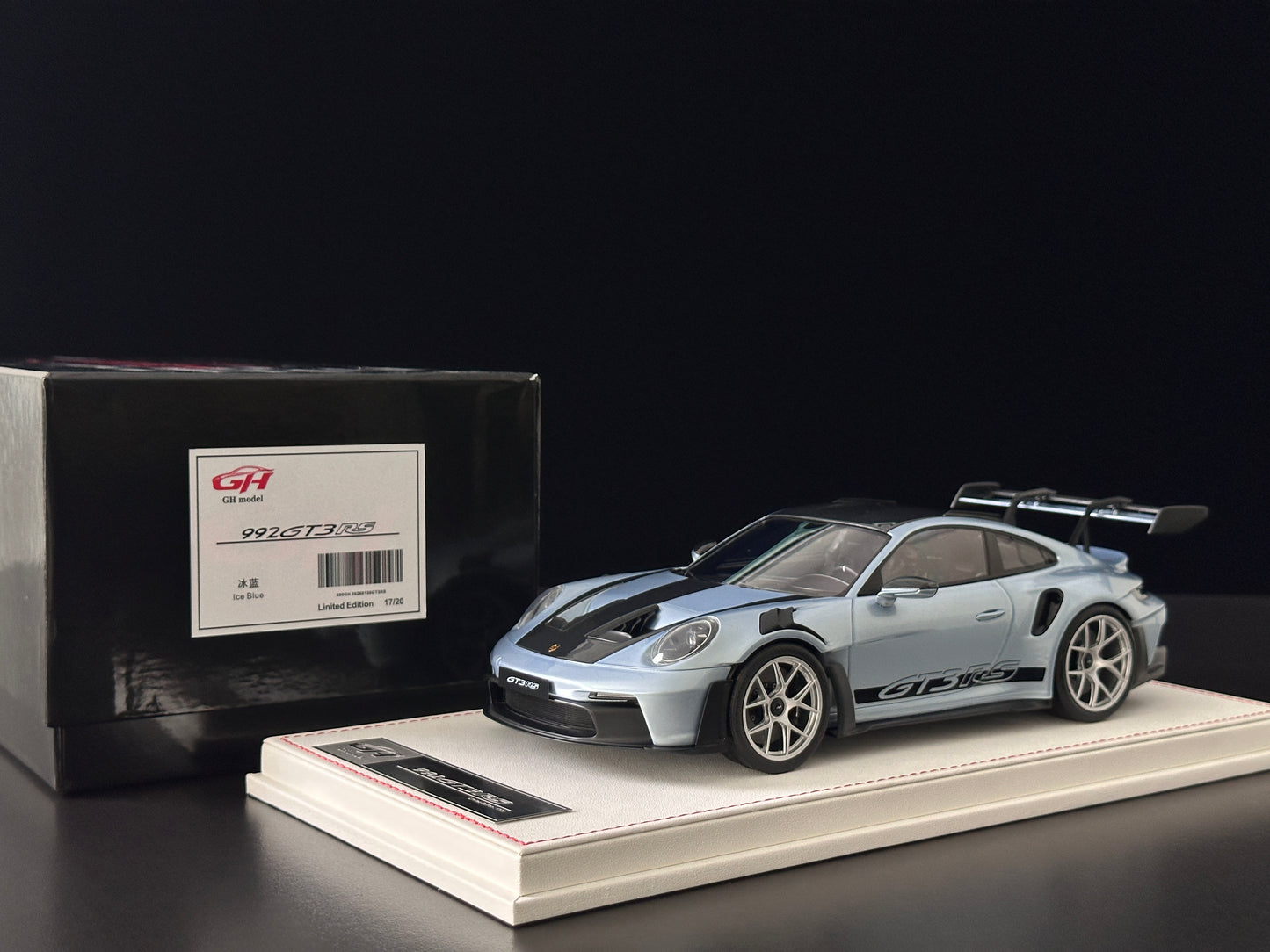 GH MODEL 1/18 Porsche 992 GT3RS Ice Blue GH016