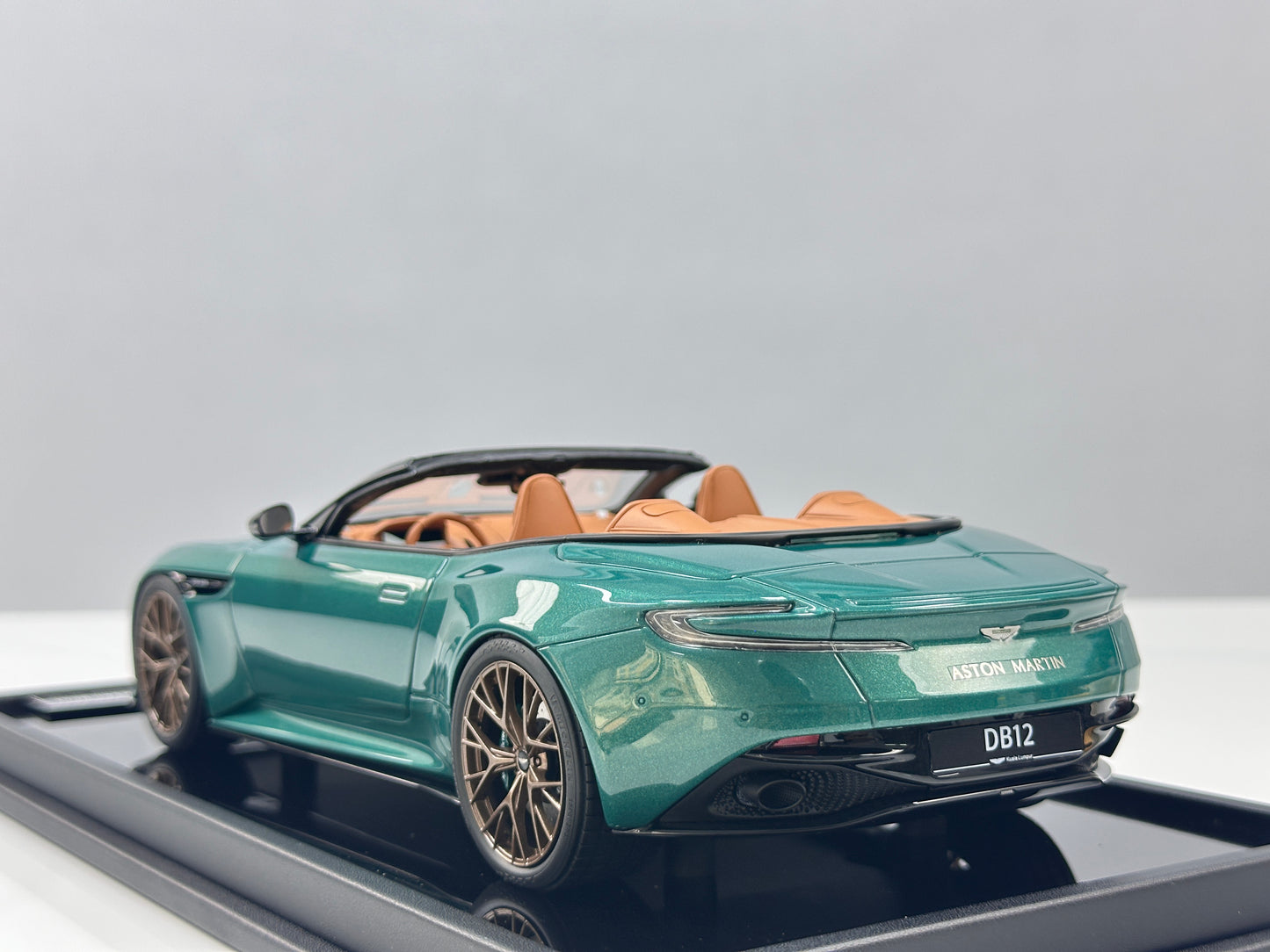 Xiaoguang Model & MotorHelix 1/18 Aston Martin DB12 Volante Convertible – Green (MH385)