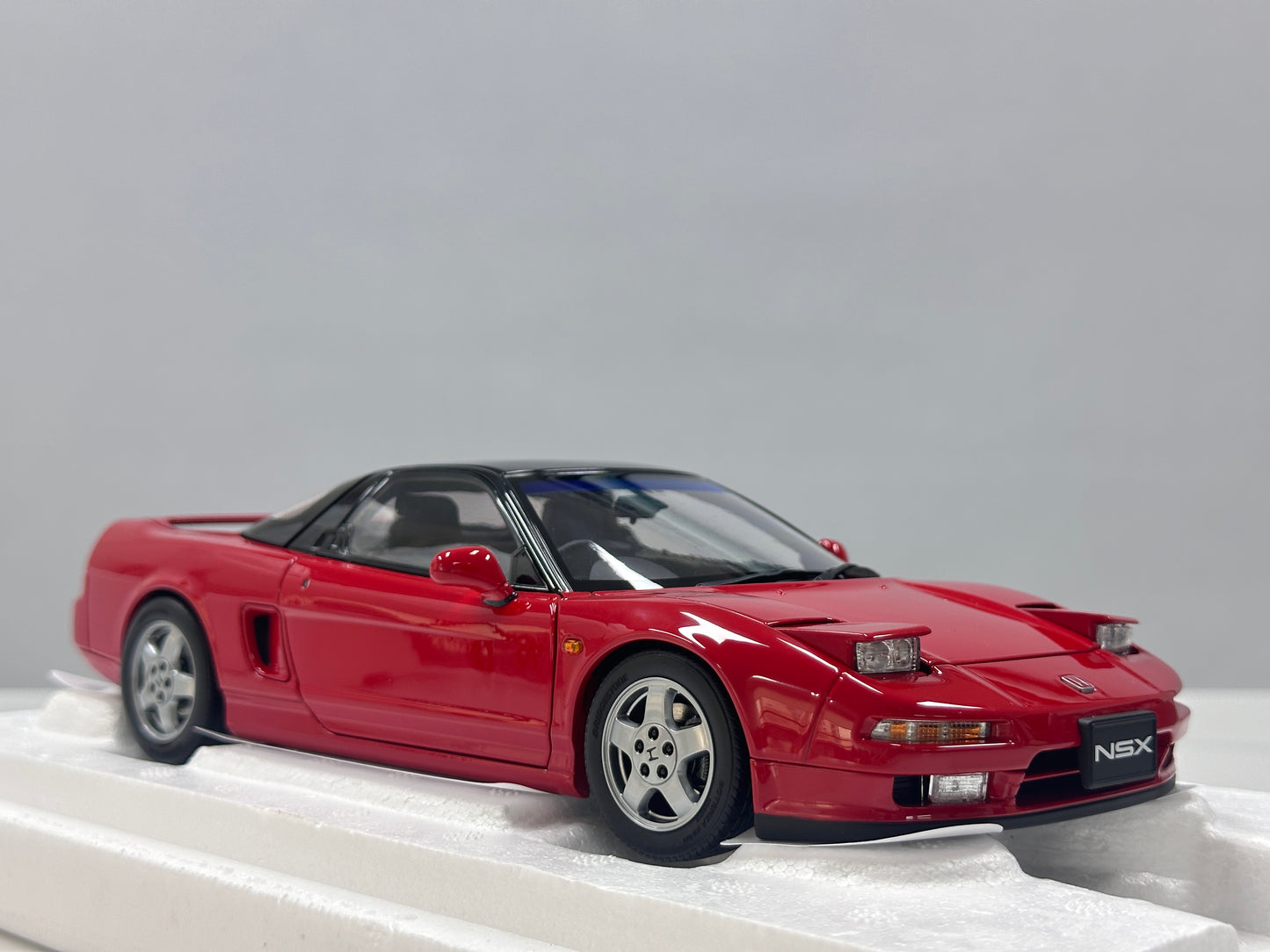 LCD 1/18 Honda NSX 1st Generation (MK1/NA1) Red LCD18022-RE