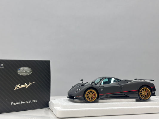 AR 1/18 Pagani Zonda F - 2005 Model - Matte Carbon Black with Red Stripes 850411001