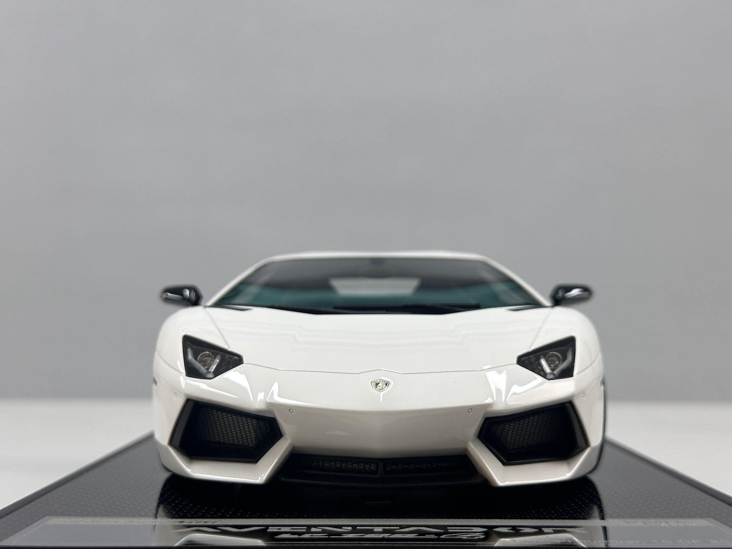 VMB 1/18 Lamborghini Aventador LP700-4 White VMB065