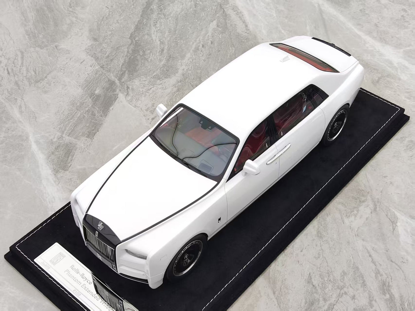 HH Model 1/18 Rolls-Royce Phantom Series II Black and White Panda Colorway HH537