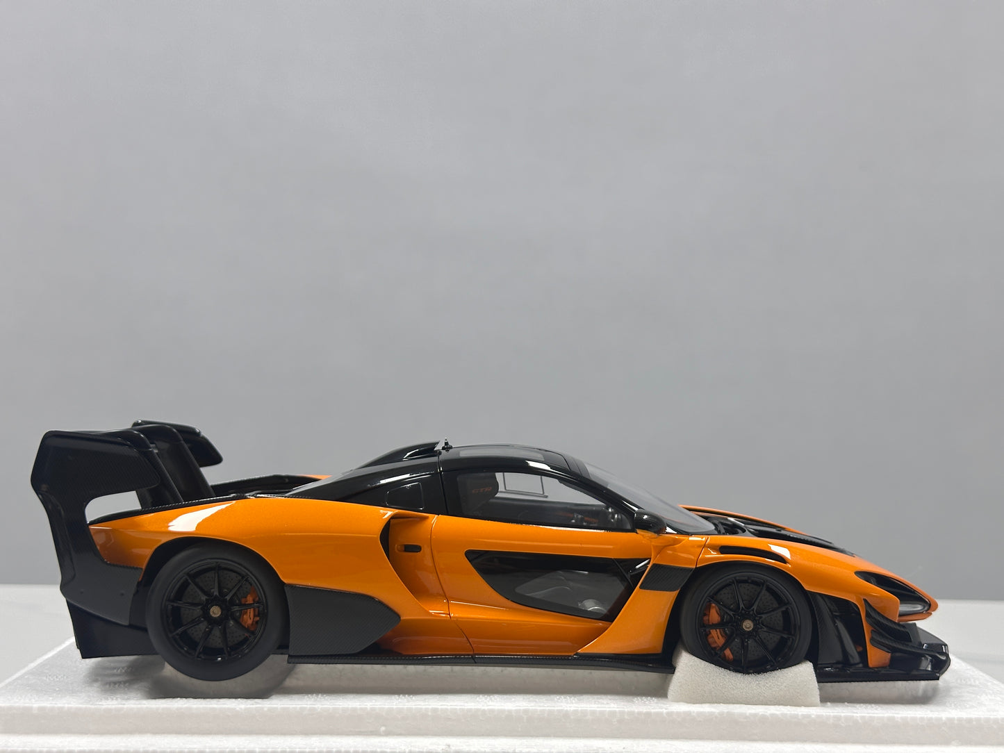 AUTO Art 1/18 McLaren SENNA GTR Orange 81956