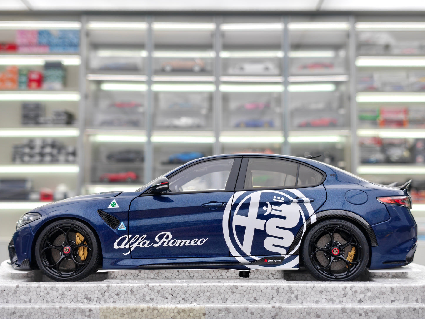 MOTORHELIX 1/18 Alfa Romeo Giulia GTA Monte Carlo Blue MH329