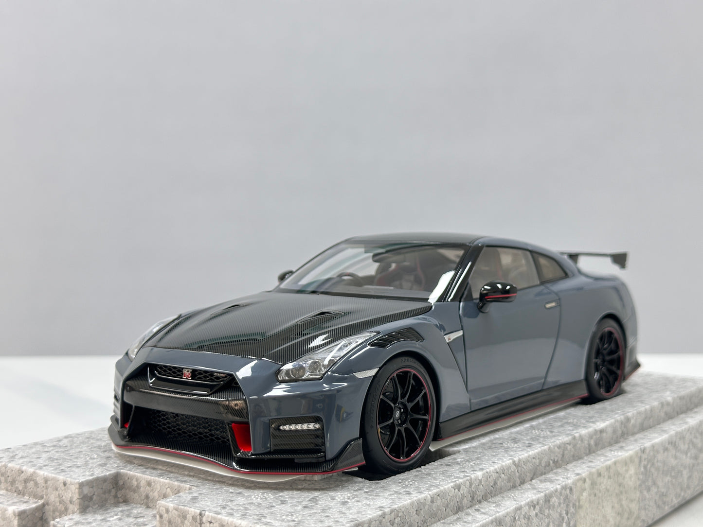MOTORHELIX 1/18 Nissan GT-R NISMO (R35) Special Edition 2022 Stealth Grey MH369