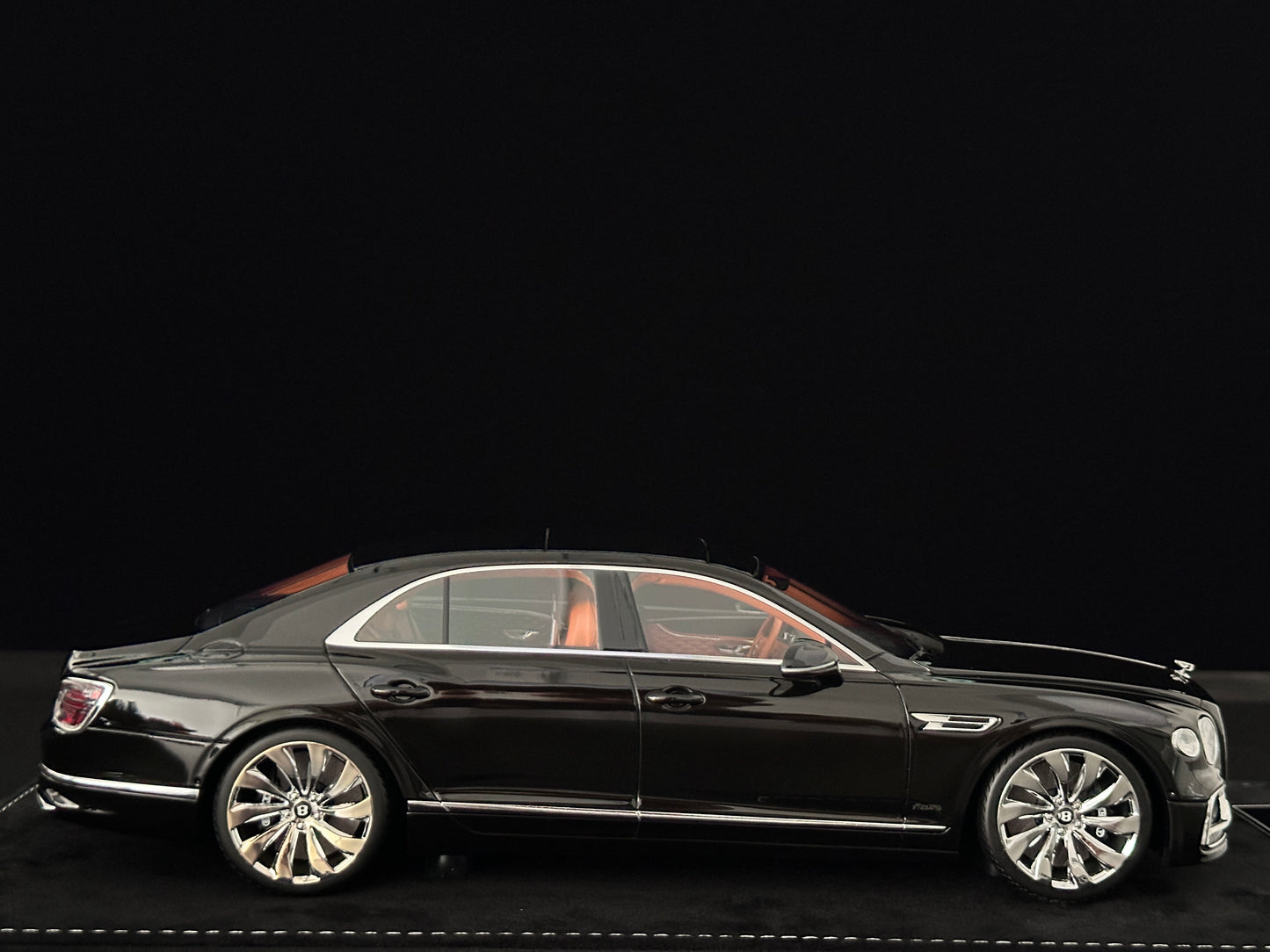 HH Model 1/18 Bentley Flying Spur Diamond Black HH627