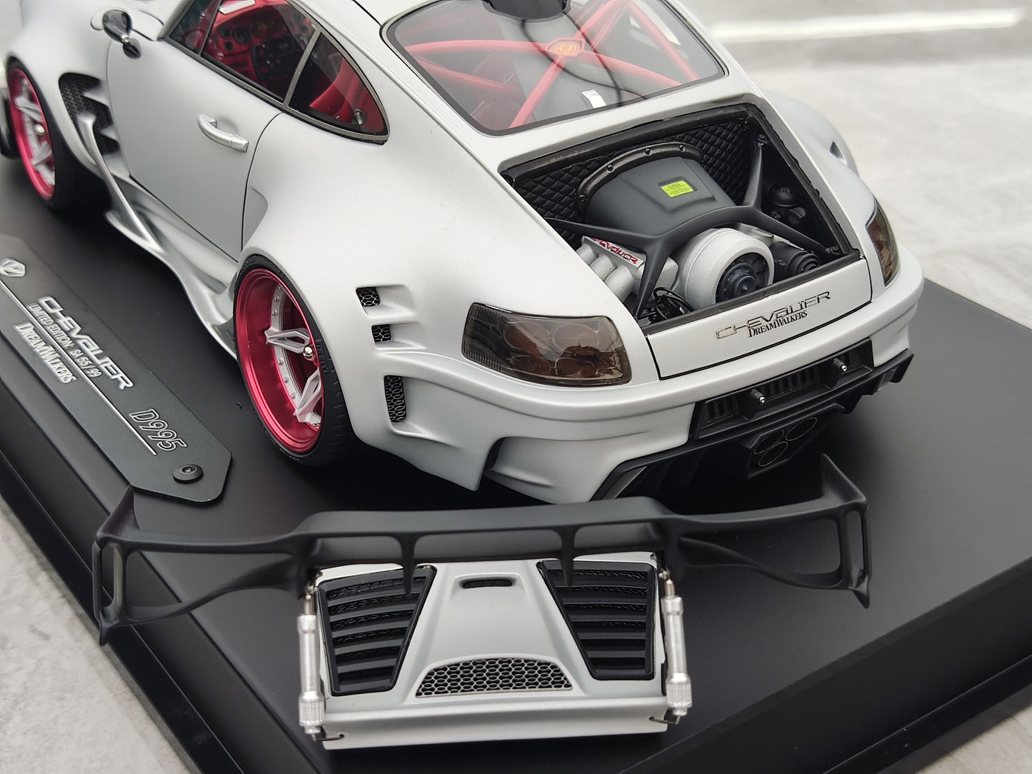 Dreamwalkers 1/18 Porsche CHEVALIER D995 Silver Simulated Car Model C-D995-SA01