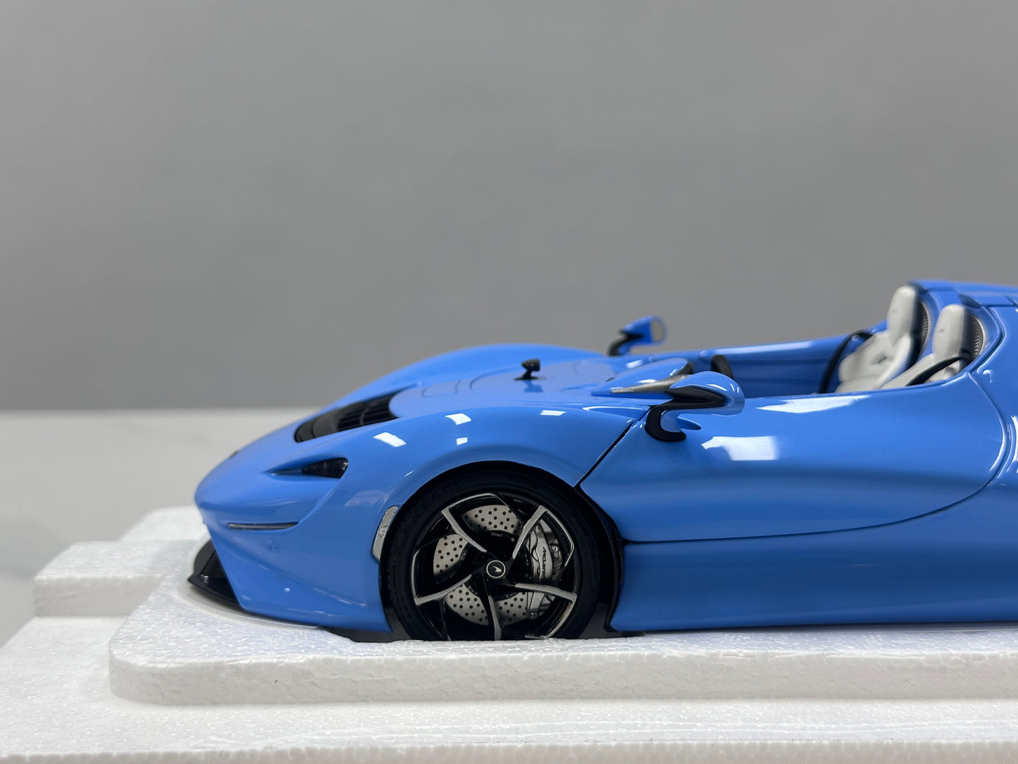 LCD 1/18 McLaren Elva Diecast Model – Sky Blue (LCD18015-BU)