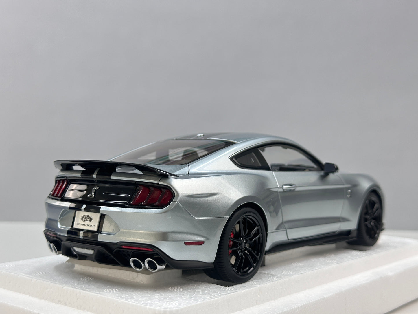 AUTOart 1/18 Ford Mustang Shelby GT500 Silver 73096