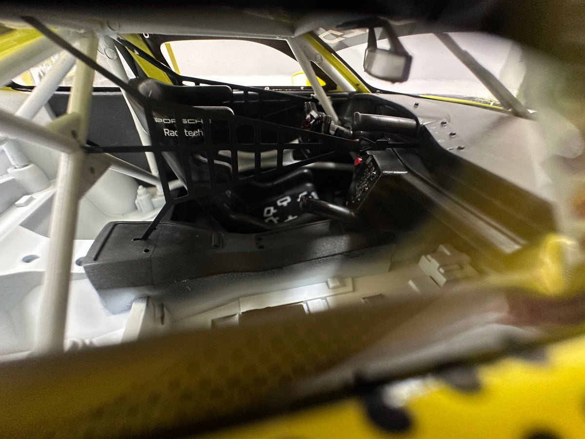 TARmac Works 1/18 Porsche 911 GT3 R – GT World Challenge Asia – Black/Yellow Livery – T18-008-25FUJ13
