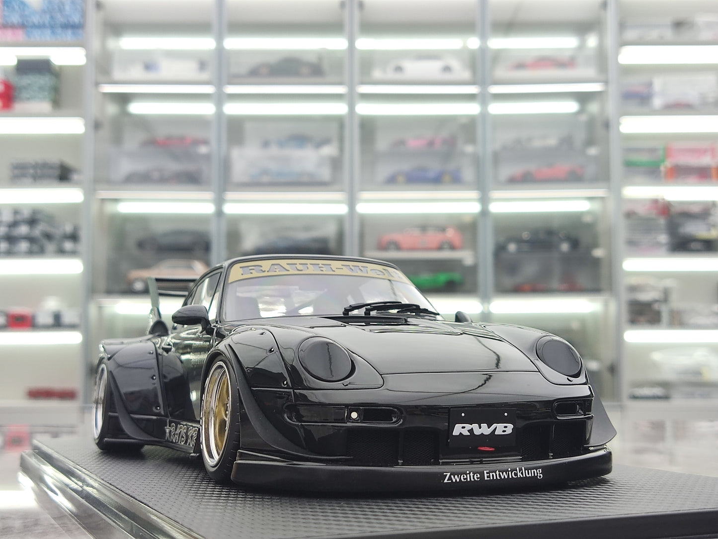 Ignition Model 1/18 Porsche RWB 993 Black IG3625